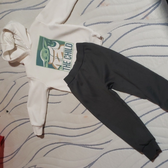 Star wars Baby Yoda the child 2T & 3T - Picture 8 of 9